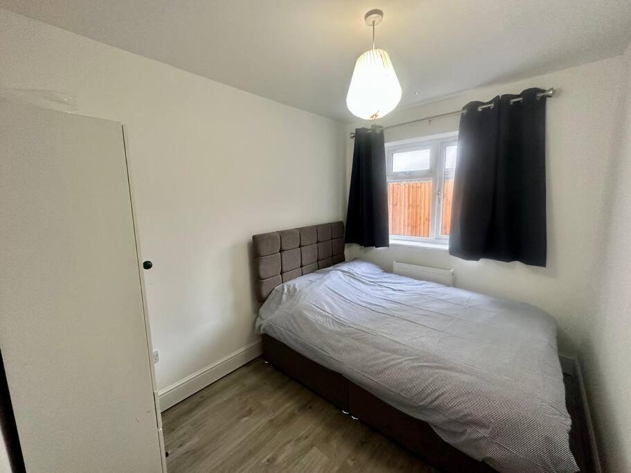 2 Bedroom House,Brownhillrd Se6 Лондон Екстериор снимка