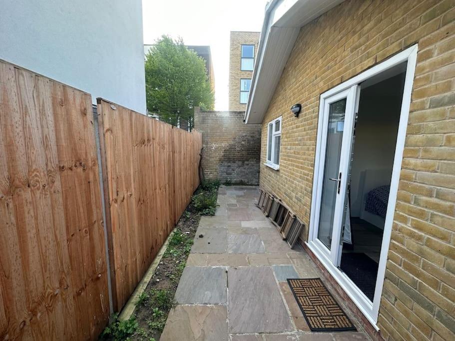 2 Bedroom House,Brownhillrd Se6 Лондон Екстериор снимка