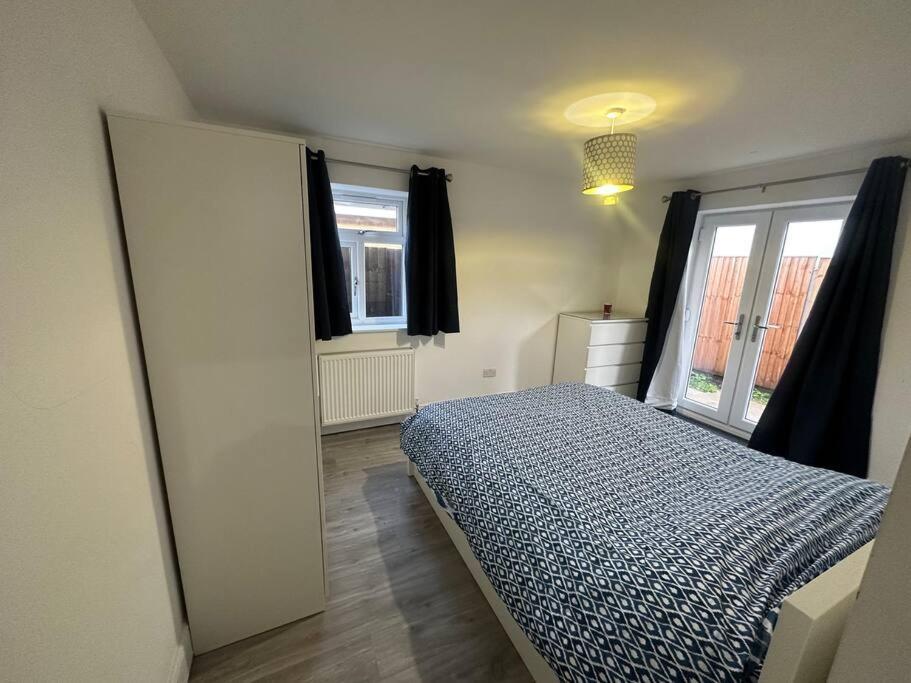 2 Bedroom House,Brownhillrd Se6 Лондон Екстериор снимка